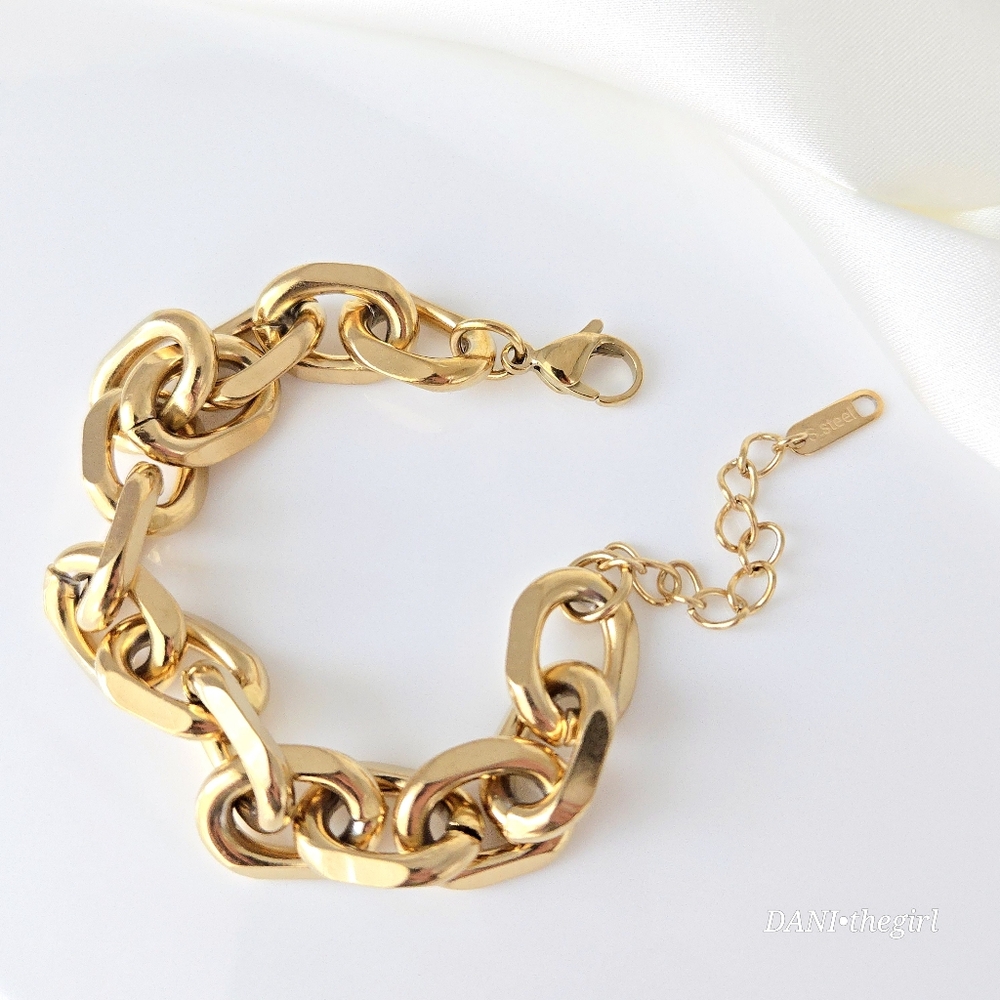 NEW Gold Chunky Link Bracelet - Picture 4 of 7